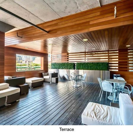 Three Br Condo Step To Cn Tower Rogers Center With Free Parking Toronto Bagian luar foto