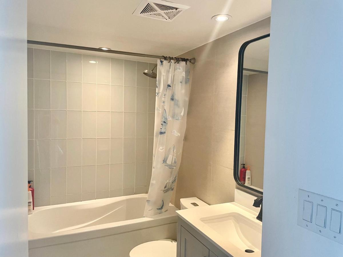 Three Br Condo Step To Cn Tower Rogers Center With Free Parking Toronto Bagian luar foto