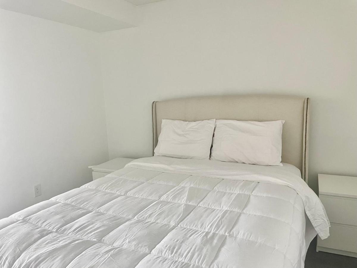 Three Br Condo Step To Cn Tower Rogers Center With Free Parking Toronto Bagian luar foto