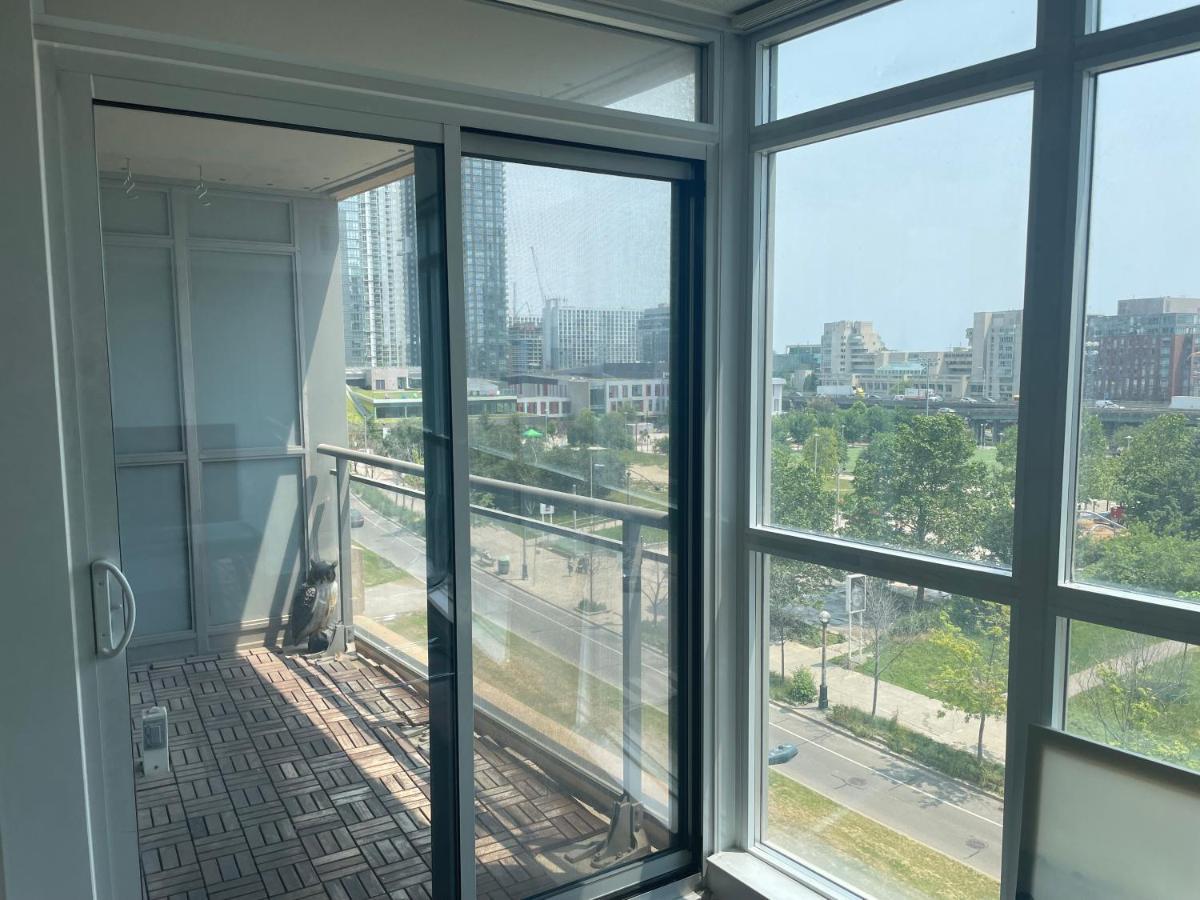 Three Br Condo Step To Cn Tower Rogers Center With Free Parking Toronto Bagian luar foto