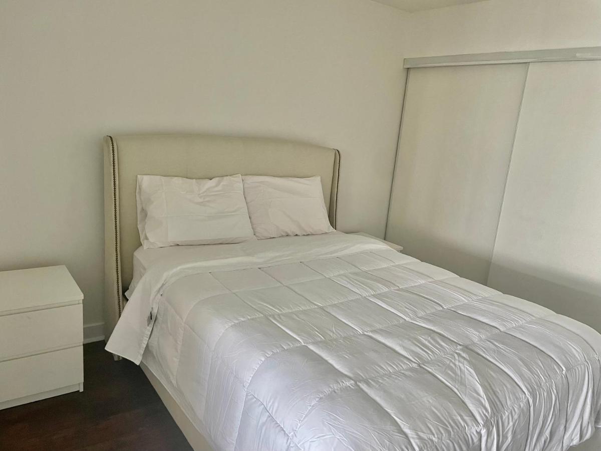 Three Br Condo Step To Cn Tower Rogers Center With Free Parking Toronto Bagian luar foto