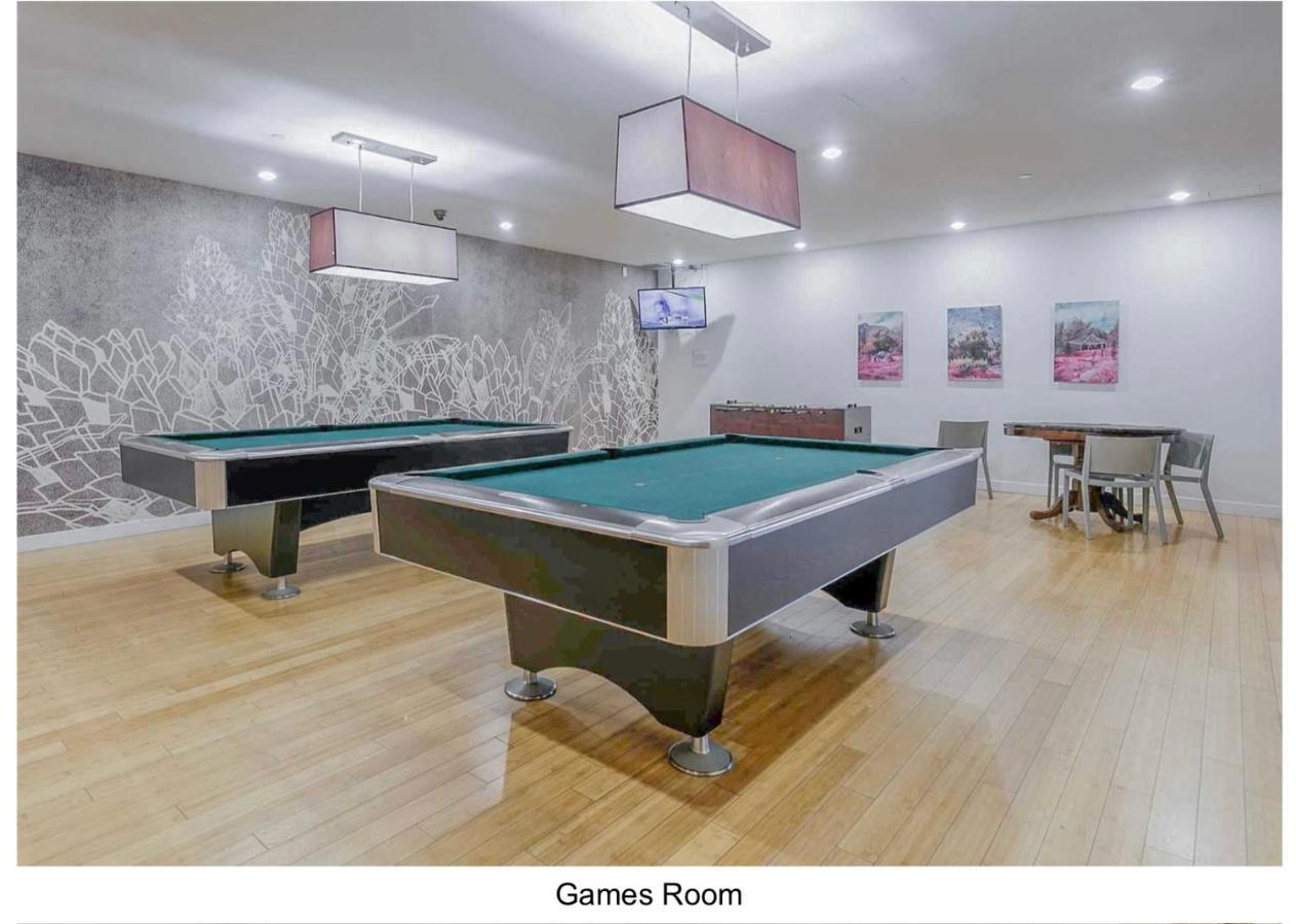 Three Br Condo Step To Cn Tower Rogers Center With Free Parking Toronto Bagian luar foto