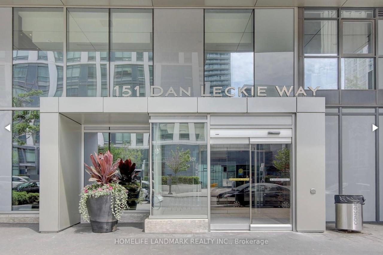 Three Br Condo Step To Cn Tower Rogers Center With Free Parking Toronto Bagian luar foto