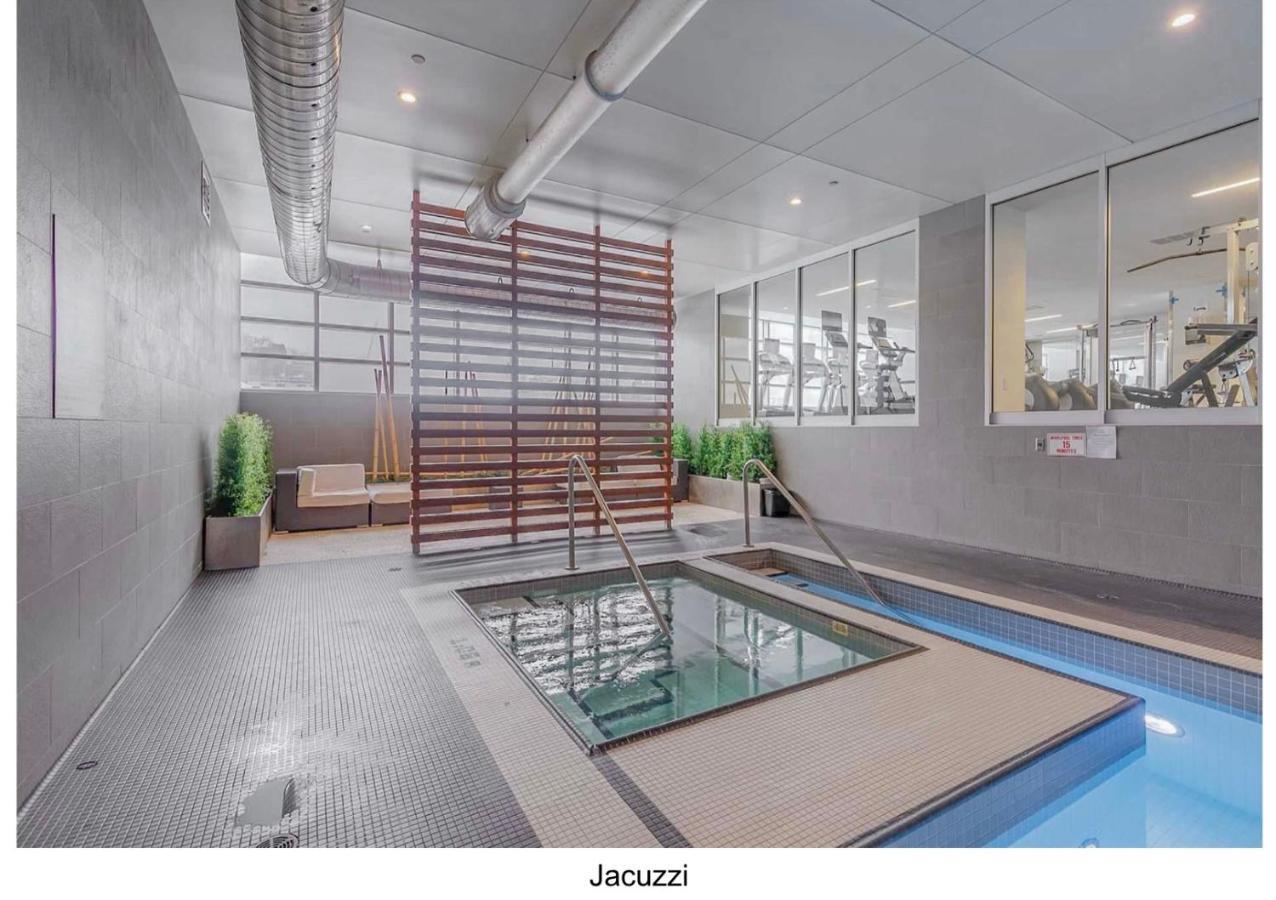 Three Br Condo Step To Cn Tower Rogers Center With Free Parking Toronto Bagian luar foto